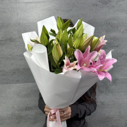 5 розовых лилий