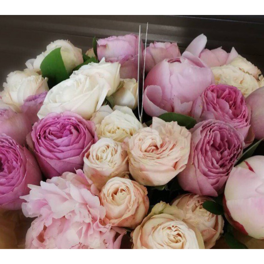 Пионы и розы в шляпной коробке - фото 2